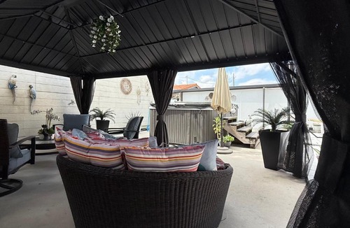 Flagami Bed & Breakfast | Tiny place w private hot jacuzzi 7 min to Miami international airport