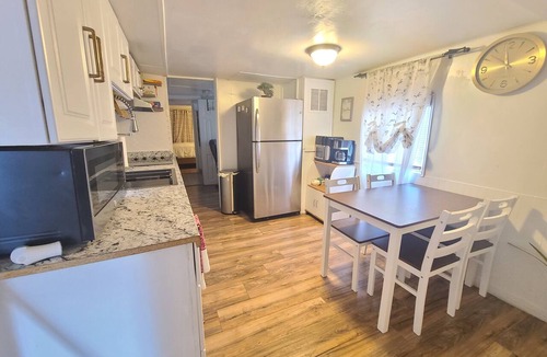 Casselberry House | Tiny remodel mobile home close to Orlando and Sanford Airport.