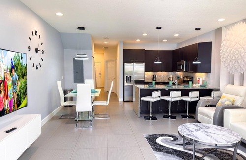 Four Corners House | TR1435RC - Modern 3BR - Private Pool Sleeps 8