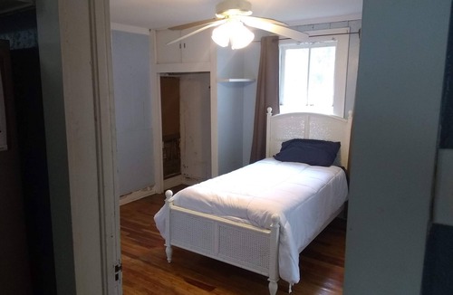 Dade City Apartment | Tranquil 2-bedroom apartment with AC in charming Dade City. Walk to restaurants