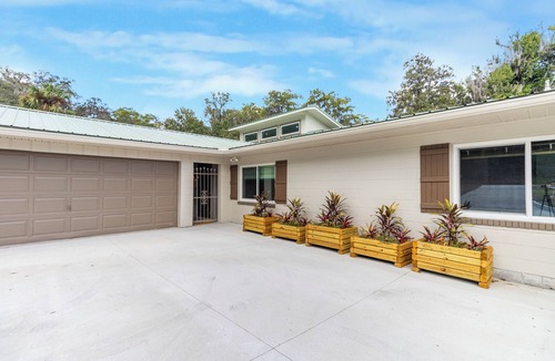 Melrose House | Tranquil Melrose Lake House - Private & Spacious