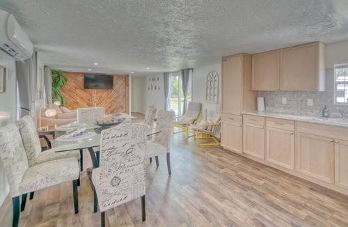 Southside Rural Community House | Tranquil Oasis, Private Entrance & Kitchen