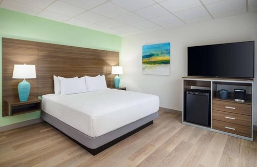 Moorings Hotel | Tranquil Room Near City Perks and Beautiful Beach Days