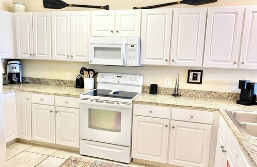 Innerarity Townhomes House | Tranquil Seas: Waterfront Unit with Kayaks & More!