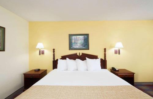 Gunter Afs Hotel | Travelodge by Wyndham Montgomery East