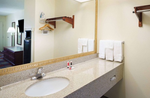 Gunter Afs Hotel | Travelodge by Wyndham Montgomery East