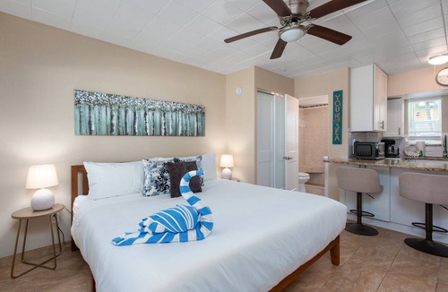 Treasure Island Condo | Treasure Island Beachfront Studio: Heated Pool, Ground Floor, Ideal for Couples