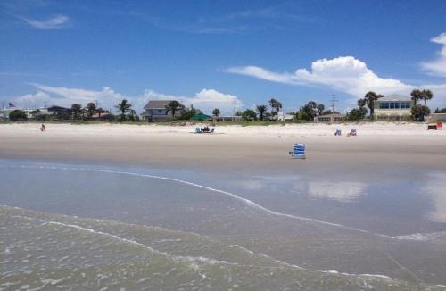 Cocoa Beach Hotel | Tropical 2 Bedroom Villa Across Cocoa Beach 3