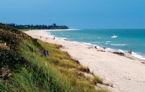 Hobe Sound House | Tropical Cottage < 2 Mi to Hobe Sound Beach!
