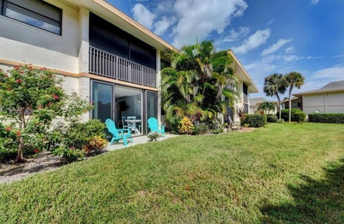 Fort Pierce Condo | Tropical Decor Condo, Golf, Tennis, New Rec Center and minutes to private beach.