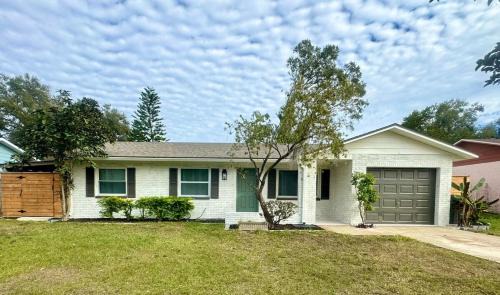 Seffner Community Alliance House | Tropical escape Pool Garden & Patio Near Tampa