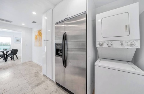 Southwest Coconut Grove House | Tropical Grove Bay 1/1 | Newly Renovated Escape