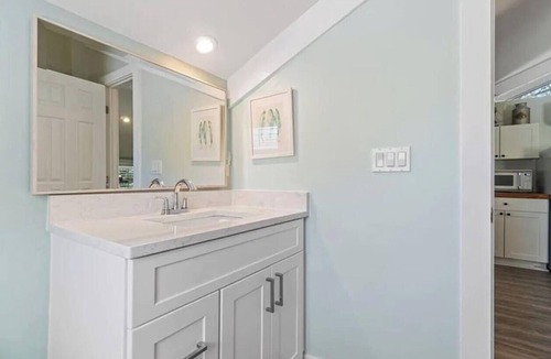 Bonita Springs Cabin | Tropical Lakefront Retreat | Hot Tub + Kayak