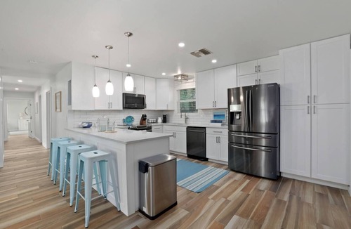 Jacksonville Beach House | Tropical Modern | Pool, Walk to Beach, 2 En Suites