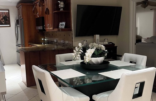 Olympia Heights Villa | 🌺🌴Tropical Oasis Residence Zip Code 33165🌴🌺