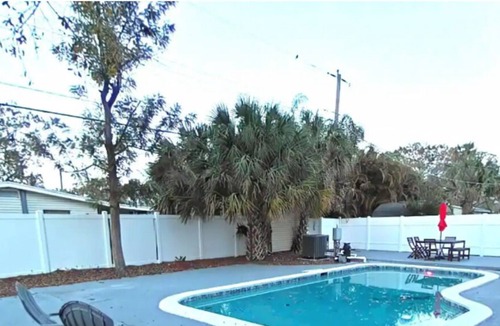 Sun Bay South House | TROPICAL POOL HOME/NEAR BEACH/RESTAURANTS/MARINA!