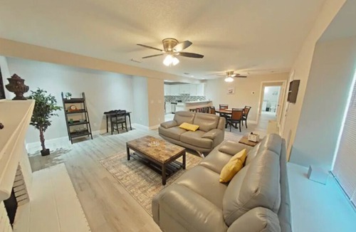 Sun Bay South House | TROPICAL POOL HOME/NEAR BEACH/RESTAURANTS/MARINA!