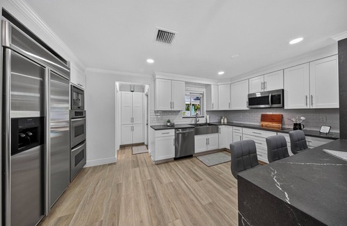 Central Business District House | Tropical South Florida Home