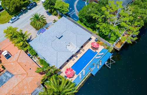 Wilton Manors Villa | Tropical Waterfront Shared Pool 2bd 2ba Duplex