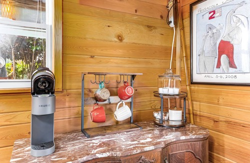 East Hill Cottage | Tropical Zen Garden & Cottage Oasis Bliss!