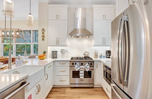 Bahama Village House | *TRUMAN’S TROVE @ THE ANNEX* Home & Pool + Last Key White Glove Service.