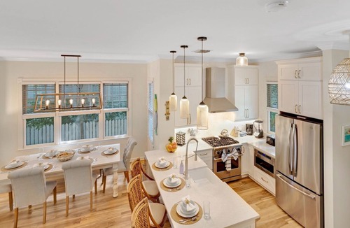 Bahama Village House | *TRUMAN’S TROVE @ THE ANNEX* Home & Pool + Last Key White Glove Service.