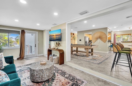 South Corals House | Turquoise Palm Heated Pool Jacuuzi Movie Theater