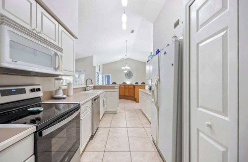 Rockledge House | Turquoise Turtle Cove-25 Mins to the Beach & Port!