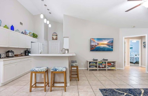Rockledge House | Turquoise Turtle Cove-25 Mins to the Beach & Port!