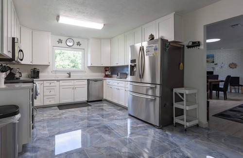 Foley House | Turtle Time Retreat-Close To OWA, Tanger, Hospital! Game Room, Hot Tub!