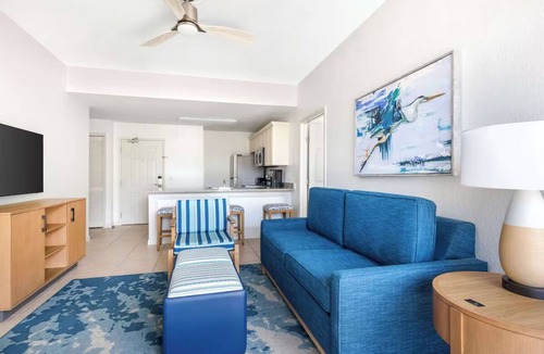 Seminole Park Hotel | TWO 2BR Suite for Family Fun, Lagoon Adventures & Sand Play - Ideal for Group