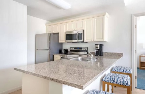 Seminole Park Hotel | TWO 2BR Suite for Family Fun, Lagoon Adventures & Sand Play - Ideal for Group