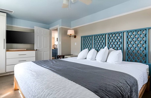Captiva Hotel | Two-Bedroom Cottage | Parasailing & Jet Ski | Private Beach | Water Sports