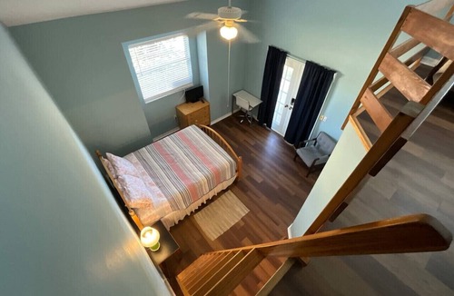Williston House | Two Hawk Hammock Suite