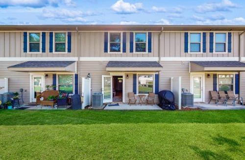 South Pensacola House | Two-story townhome near the beach with WiFi washer and dryer