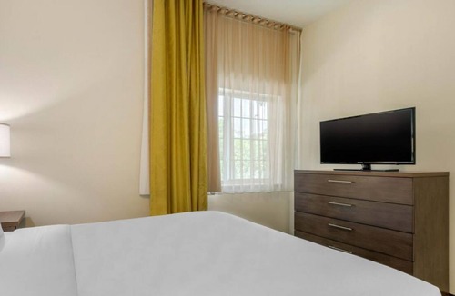 Biggar House | Ultimate Beach Escape! 2 Great Units, Free Parking, Outdoor Pool, Pets Allowed