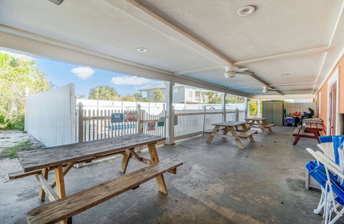 Pensacola Beach House | Ultimate Family Home! Game Porch/No Stairs/Pets/Pool/Tesla Charger