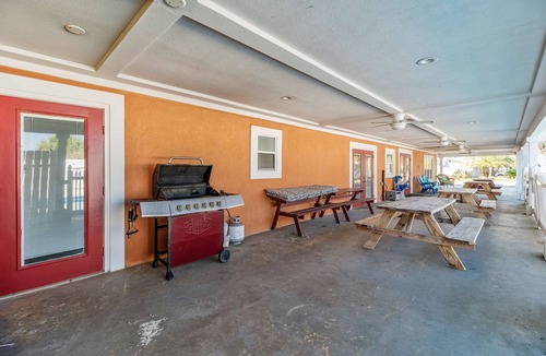 Pensacola Beach House | Ultimate Family Home! Game Porch/No Stairs/Pets/Pool/Tesla Charger