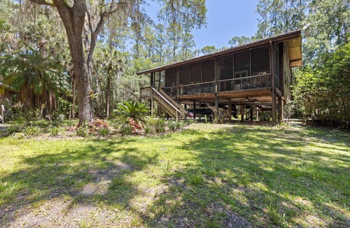 Geneva House | Unique Luxurious raised Cabin within 1hr to Disney and minutes from Lake Harney.
