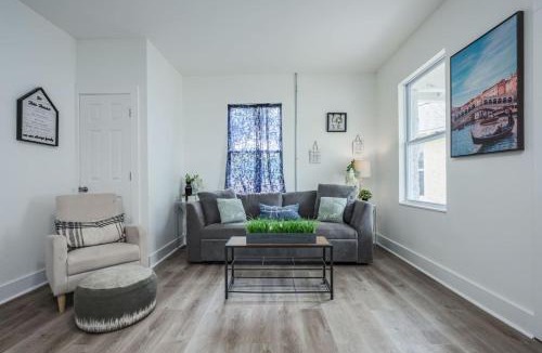 South Pensacola House | unit 10 Cozy Convenient Near All Pensacola Offers