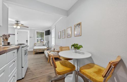 South Pensacola House | Unit 19 Tiny Haven Unwind in Pensacola