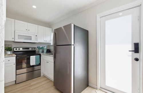 Naples Villa | Unit B Modern Retreat Few minutes Away 5th Ave, Beach and Old Naples .Lake View