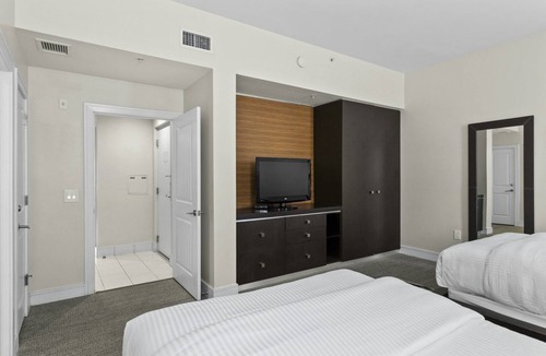 Ludlam Hotel | Unwind and Recharge! 3 Amazing Rooms w/Balcony | Close to Miami Int'l Airport
