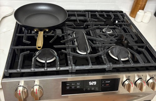Jarreau House | Updated 4-bedroom Toddler safe backyard, new appliances and furniture, green egg