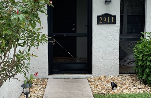 Caloosahatchee House | Updated, Clean, Quiet, and Comfortable for Families and Intimate for Couples