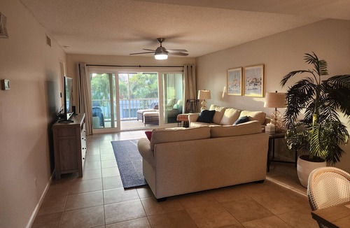 Park Shore Condo | Updated condo in Park Shore! Near beach, Venetian Village and Waterside Shops.