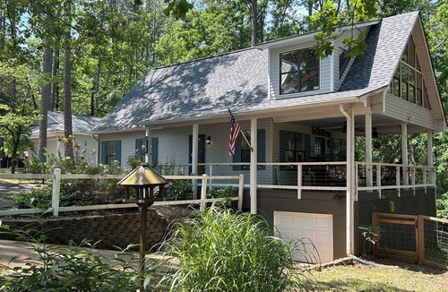 Iuka House | Updated! Cozy Pickwick home overlooking Safe Harbor Aqua Yacht Marina Sleeps 10+