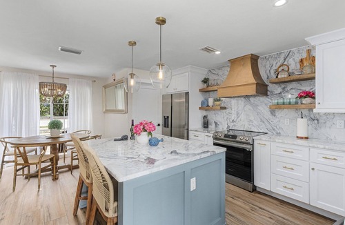 Yacht Club House | Updated Gulf access yacht club heated pool home!