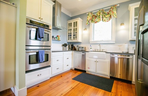 West Panama City Beach Cottage | Updated, king suite + king bdrm! E-mail to save on booking fees (5-stars x 75+)!