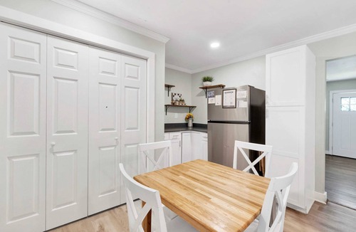 Crestline Heights House | Updated Kitchen, Near Downtown - Cozy on 86th